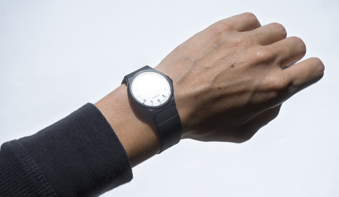 Noor Nuyten Let's Meet at 3 O'Clock - Another Uniform Time Act, 2017 Manipulated watches Courtesy of the artist and Upstream Gallery, Amsterdam Photo credits: Thomas Nuijten