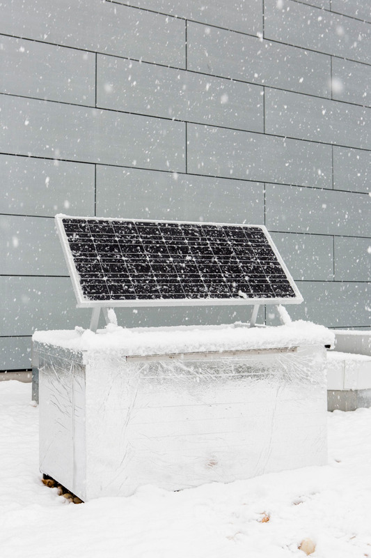 Fixed Air: solar-powered system, mylar, Li-Cor gas analyzer on ICA's roof, Winter 2017. Image courtesy of the artist.